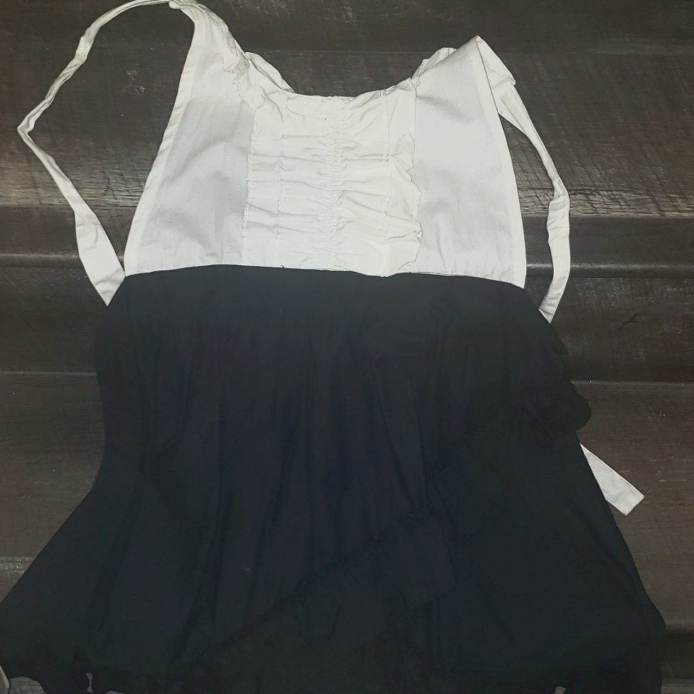 SUPER CUTE APRON..SIMPLY ENVOGUE